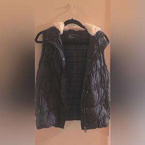 American Eagle Outfitters navy blue, hooded puffer vest